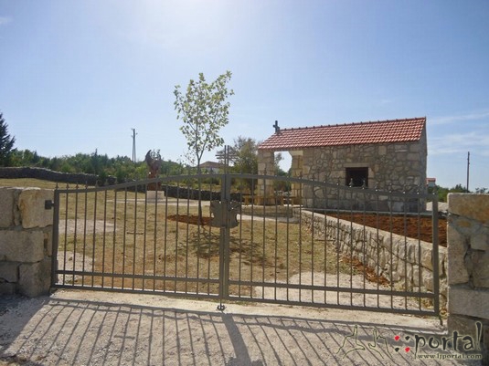 388817_3669250699143_1961270759_n